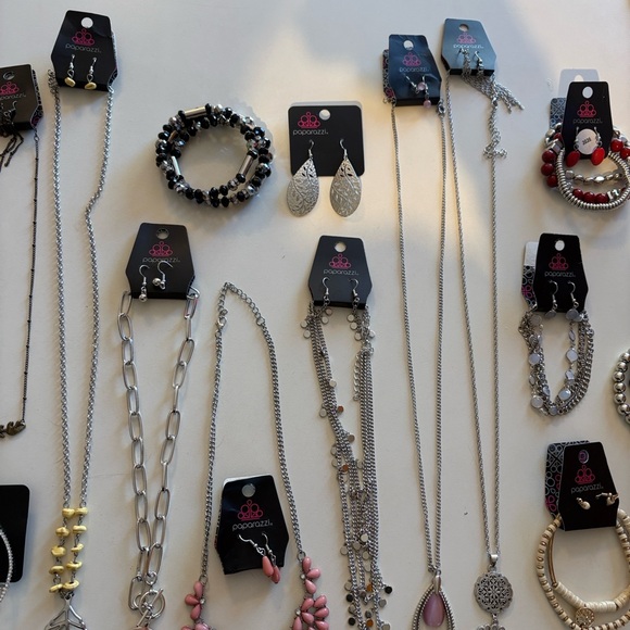 52 pieces! Paparazzi Jewlery Collection - Picture 16 of 16